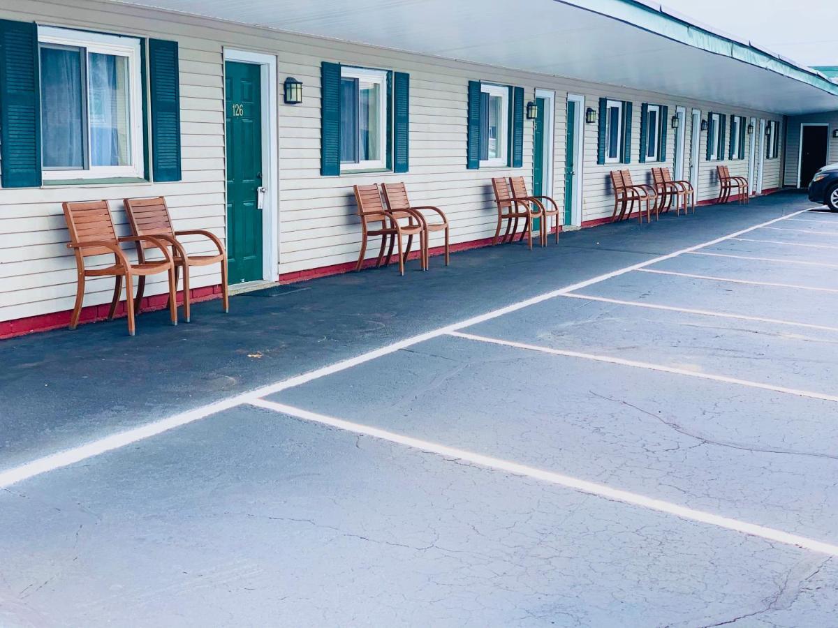 Lancaster Motor Inn Екстер'єр фото
