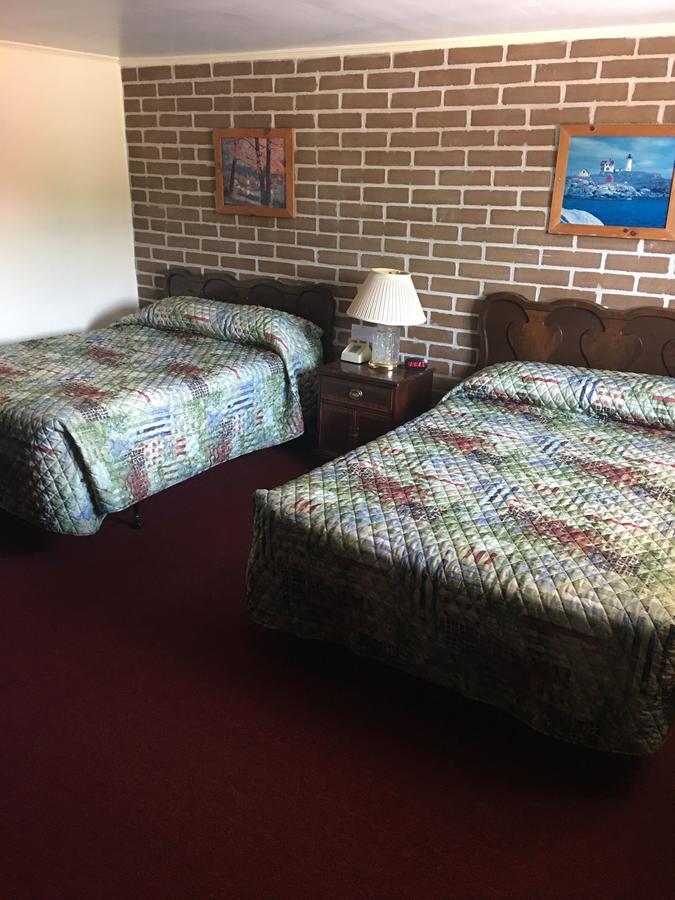 Lancaster Motor Inn Екстер'єр фото