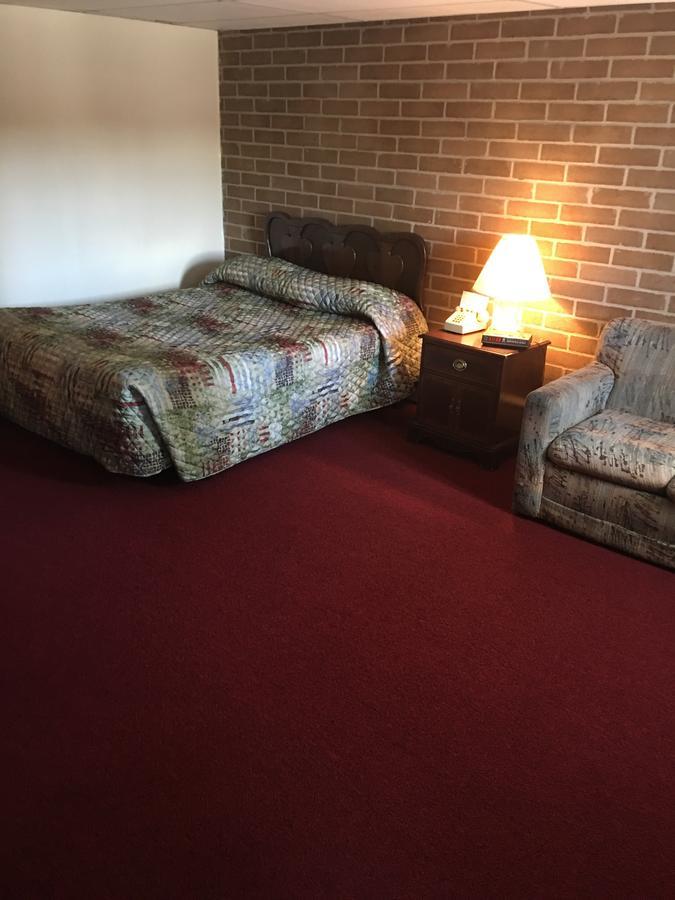 Lancaster Motor Inn Екстер'єр фото