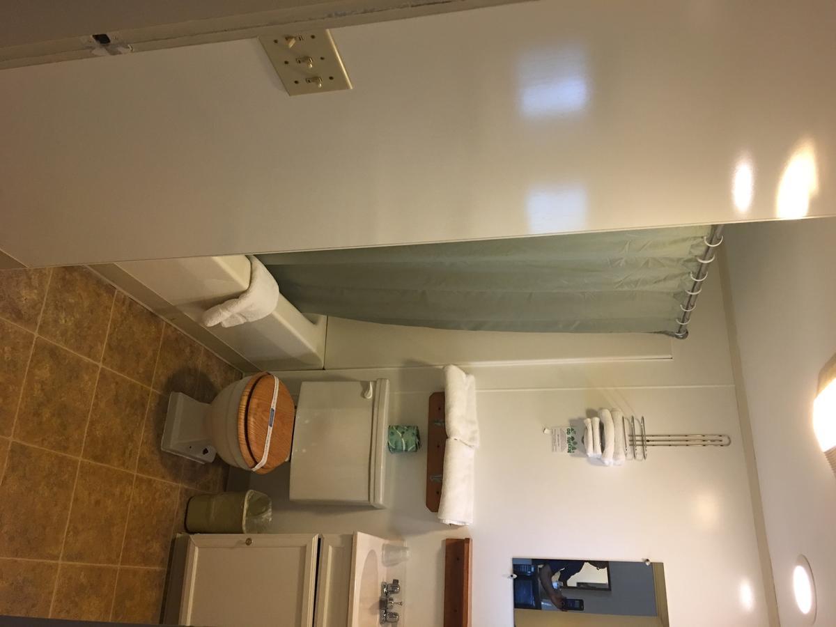 Lancaster Motor Inn Екстер'єр фото