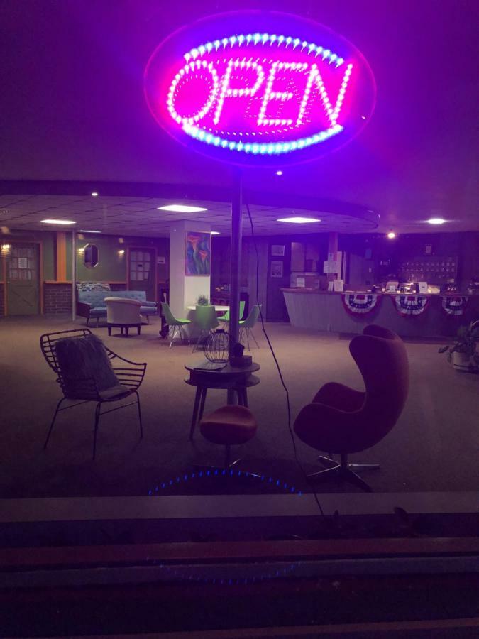Lancaster Motor Inn Екстер'єр фото