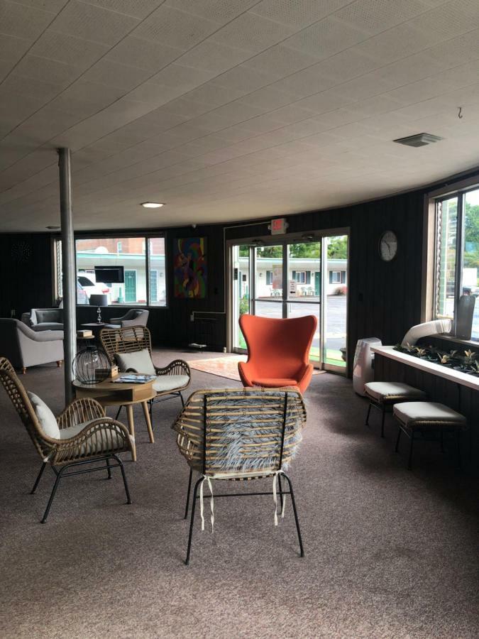 Lancaster Motor Inn Екстер'єр фото